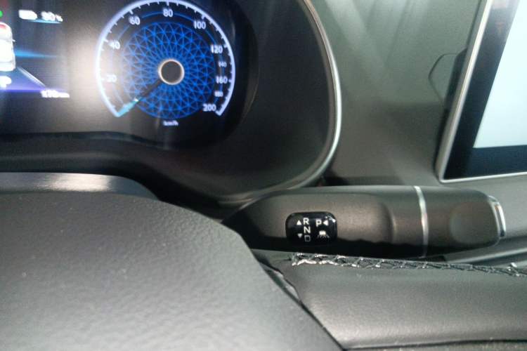 Used Hongqi E-QM5 2025 500km Range Commuter Version