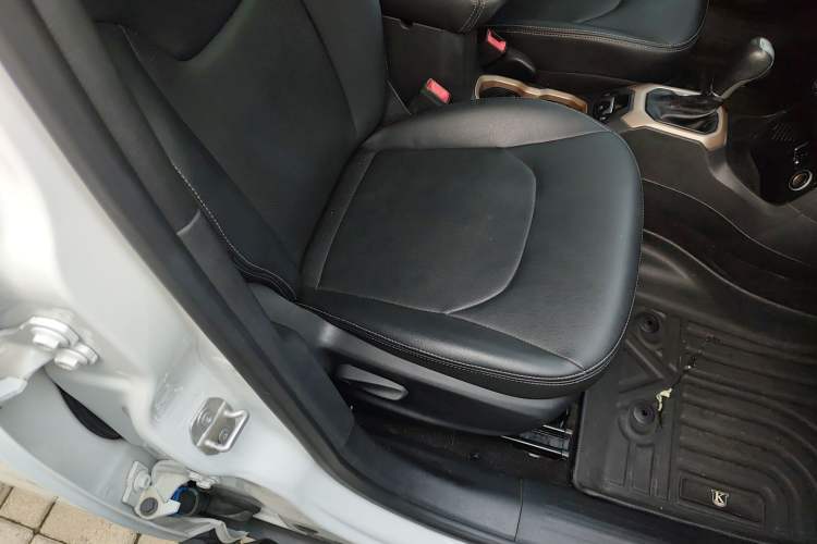 Used  Renegade 2018 Connected Large Screen Version 180T Automatic High-Energy Edition