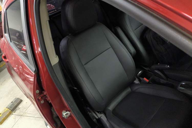 Used Buick Encore 2015 1.4T Automatic Two-Wheel Drive Urban Elite Version
