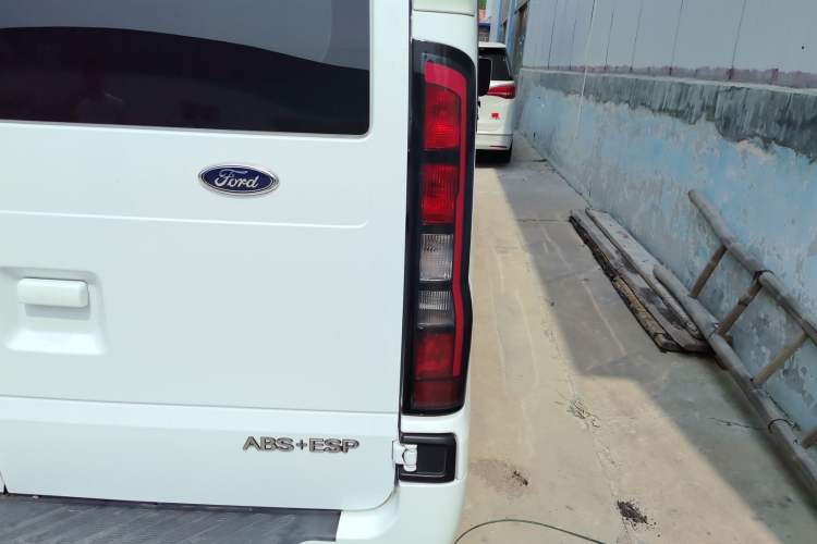 Used Ford Transit Custom 2021 2.2T Manual Standard Passenger Van Pro Long Wheelbase with Mechanical Pedals 9-Seater Mid-Roof Euro VI compliant
