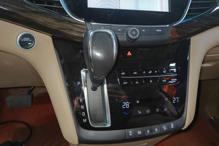 Used Buick GL8 2018 ES 28T Flagship Model China VI Standard
