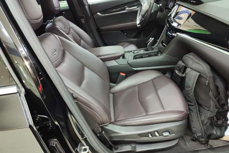 Used Cadillac XT6 2021 2.0T 7-Seater Two-Wheel-Drive Luxury Version
