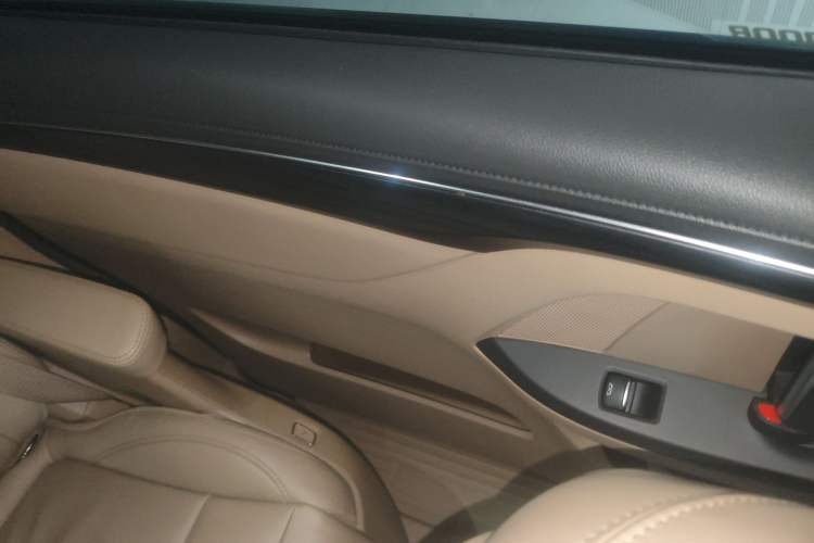 Used Buick GL8 2021 ES Landtrek 653T Luxury Model
