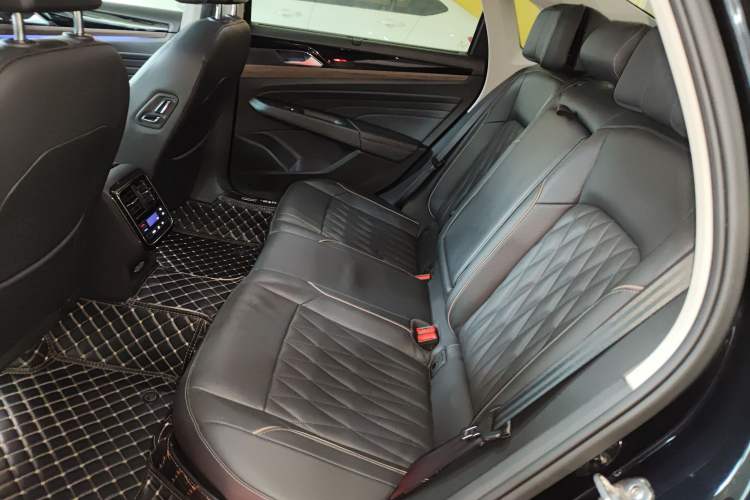 Used Volkswagen Passat 2019 330TSI Luxury Edition China VI Standard
