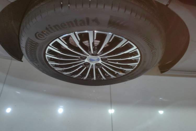 Used Denza D9 2025 DM-i Intelligent Drive 1020 Four-Wheel Drive Flagship Model