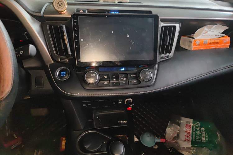 Used Toyota RAV4 2016 2.0L CVT Two-Wheel Drive Fashion Edition China V Standard
