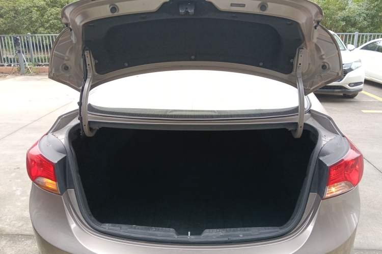 Used Hyundai Elantra 2015 1.6L Automatic Leading Model
