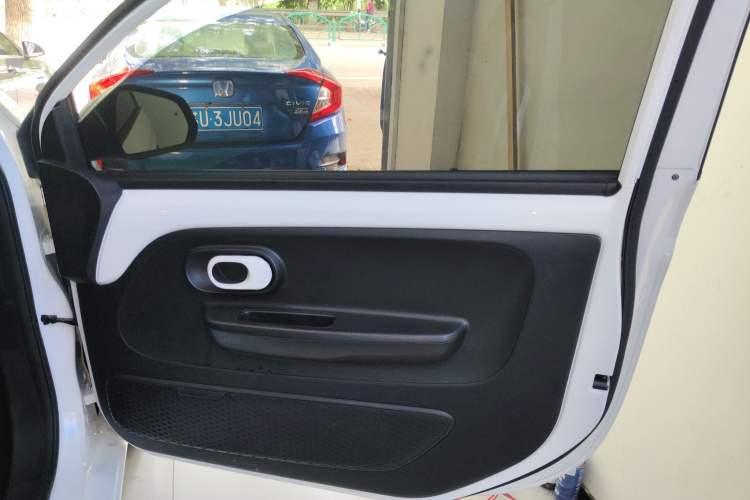 Used Roewe Clever 2021 302 km New Four-Seater Super-Efficient Version
