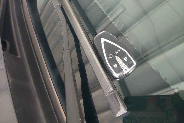 Used Changan UNI-V iDD 2024 Blue Whale Smart Electric iDD 136km Luxury Model