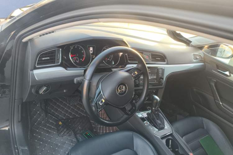 Used Volkswagen Lamando 2015 280TSI DSG Luxury Edition
