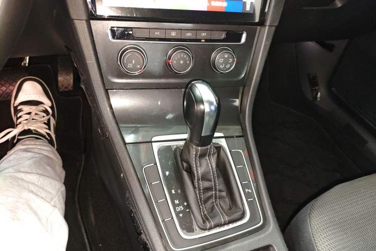 Used Volkswagen Golf 2017 1.6L Automatic Comfort Million-Vehicle Anniversary Edition