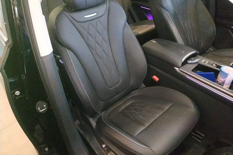 Used Hongqi HS7 PHEV 2024 2.0T PHEV Four-Wheel Drive Flagship Edition 6 Seats