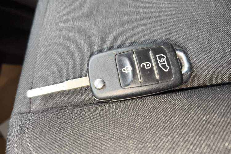 Used Ford Transit 2023 2.0T Gasoline Automatic Multi-Purpose Commercial Vehicle Mid-Drive Low-Roof Design 5/6 Seats