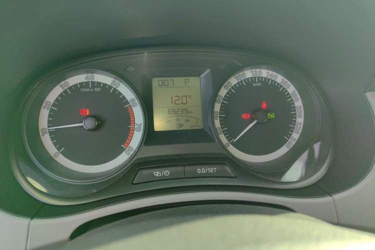 Used Skoda Fabia 2017 1.4L Automatic Car Enjoy Edition
