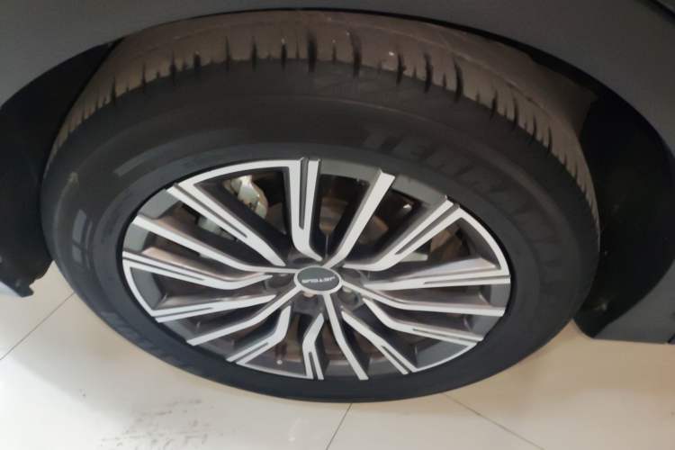 Used JETOUR X70 PLUS 2023 1.6T DCT Stronger 5-Seater
