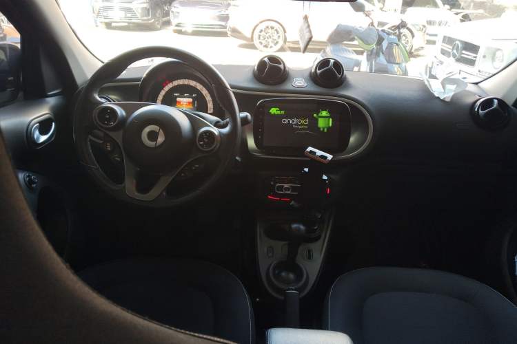 Used  forfour 2016 1.0L 52 kW Passion Edition
