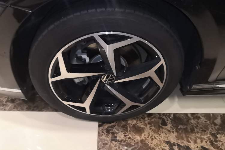 Used Volkswagen Magotan 2023 2 Million Units Limited Edition 330TSI DSG Leading Version
