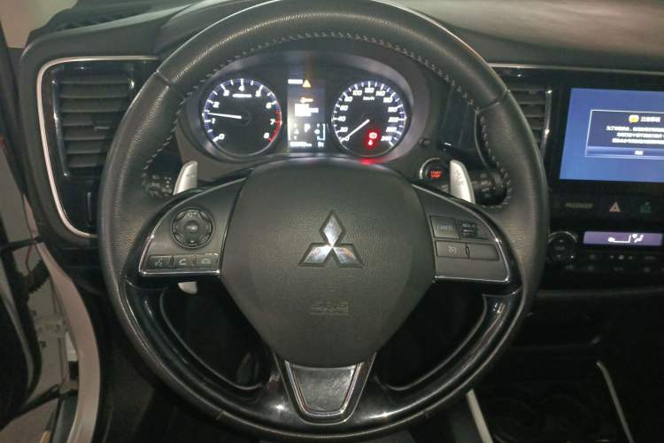 Used Mitsubishi Outlander 2019 2.4L 4x4 Zhi Xiang Edition 5 Seats China VI Standard

