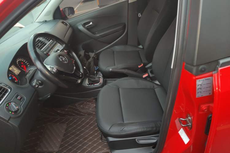 Used Volkswagen Polo 2016 1.6L Automatic Comfort Model
