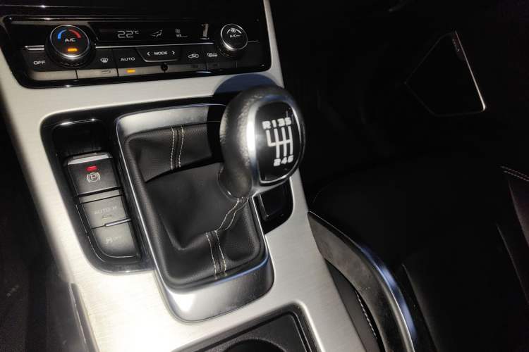 Used Geely Auto Emgrand X7 Sport 2016 2.0L Manual Smart Connect Version
