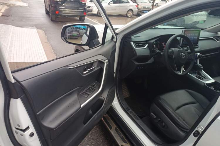 Used Toyota RAV4 2021 2.0L CVT Two-Wheel Drive Fashion Edition