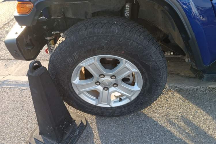 Used  Wrangler 2019 2.0T Sahara Four-Door Version China VI Emission Standard
