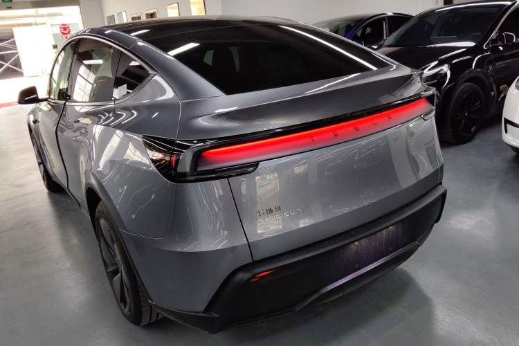 Used Tesla Model Y 2025 Rear-Wheel Drive First Edition