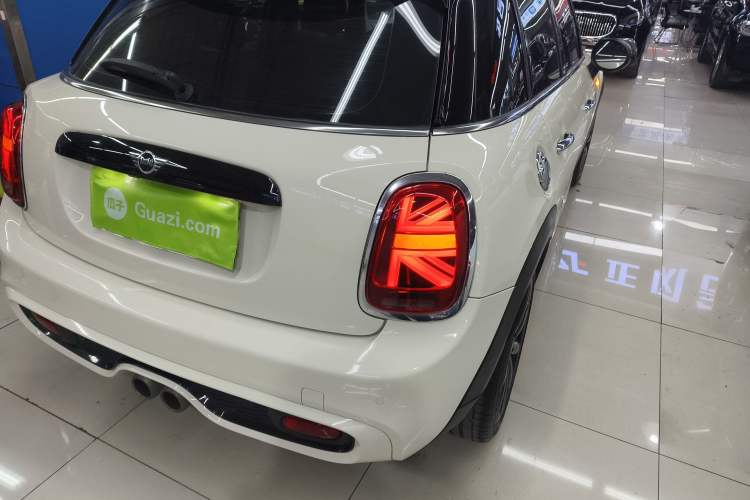 Used  MINI 2018 2.0T COOPER S Classic Edition Five-Door Version
