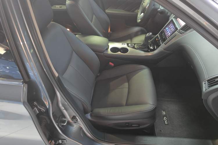 Used Infiniti Q50L 2018 2.0T Enjoyment Version China VI Standard