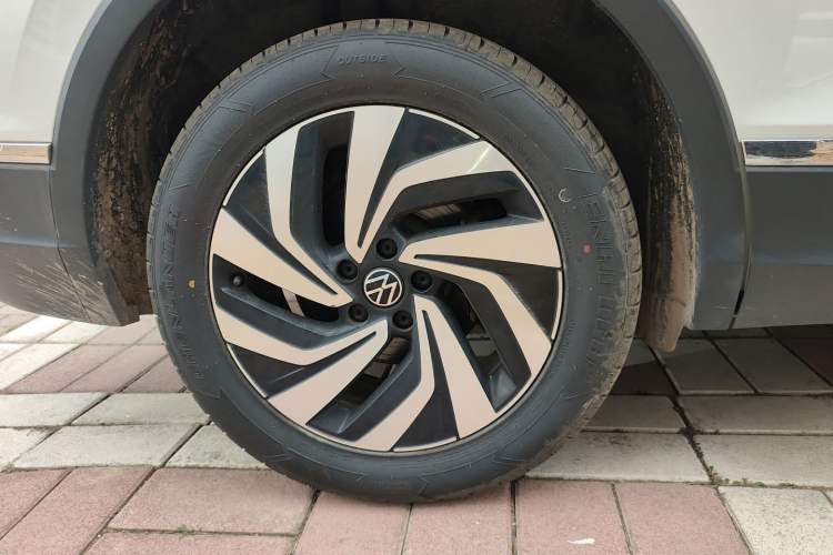 Used Volkswagen Tiguan L 2024 300TSI Automatic Two-Wheel Drive Smart Edition
