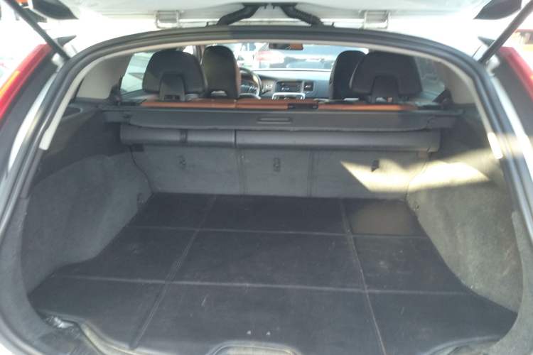 Used Volvo V60 2014 T5 Zhiya Edition