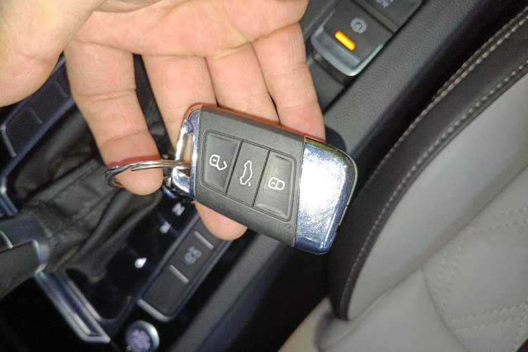 Used Volkswagen Magotan 2023 2 Million Units Limited Edition 330TSI DSG Leading Version
