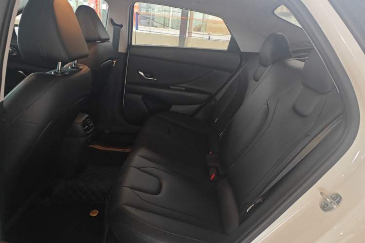 Used Hyundai Elantra 2022 1.5L CVT LUX Prestige Edition
