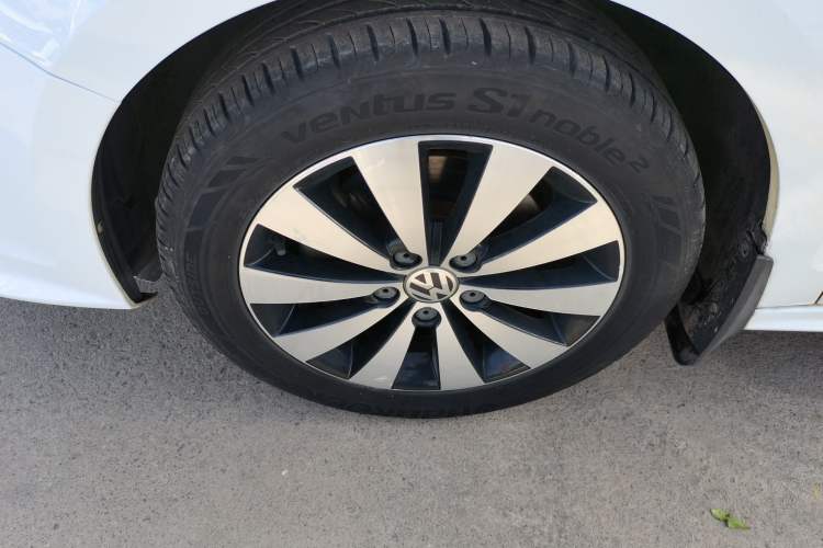 Used Volkswagen Sagitar 2017 230TSI Automatic Comfort Version
