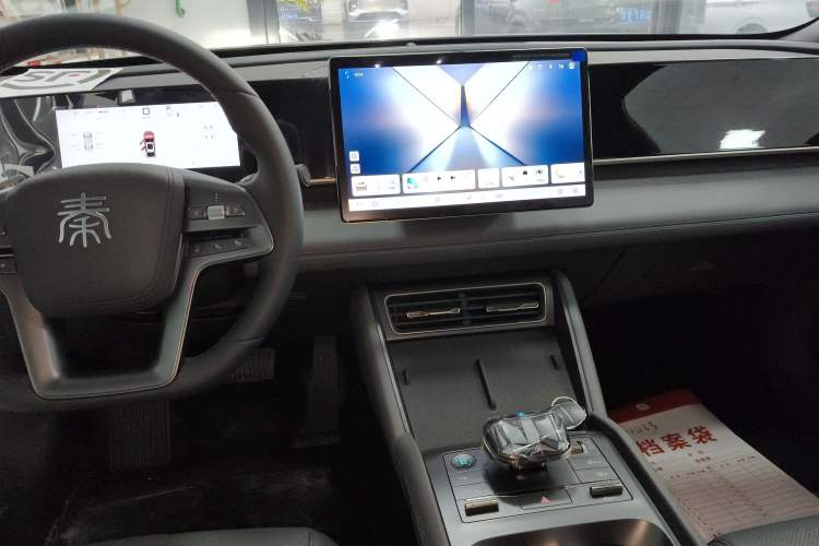 Used BYD Qin L 2025 DM-i Smart Drive 120KM Leading Model
