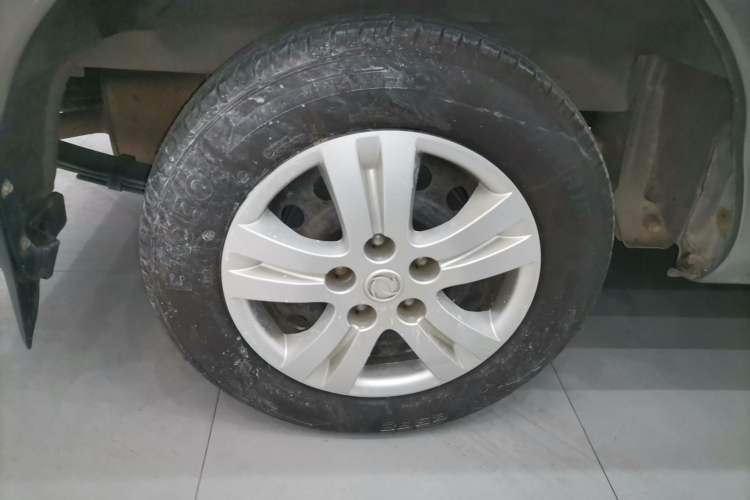 Used FORTHING Lingzhi 2015 M3 1.6L 7-Seater Standard Model
