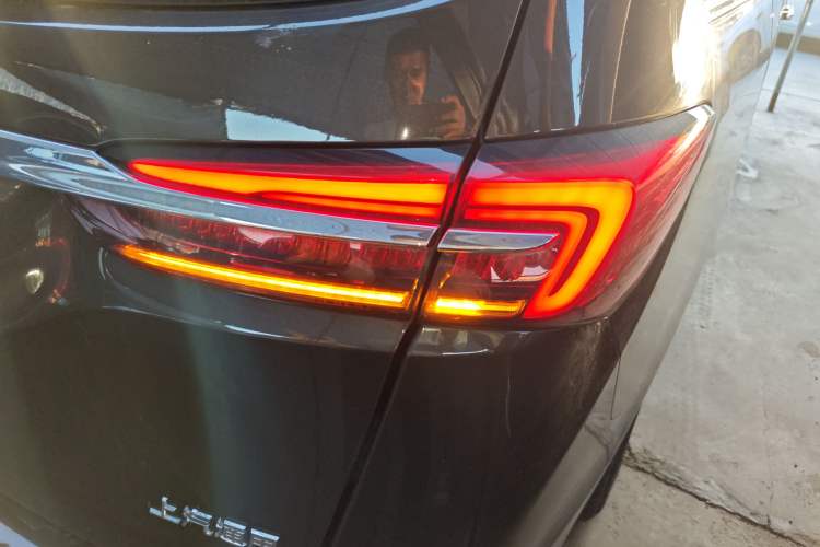 Used Buick GL8 2021 Land Cruiser Executive Class 652T Luxury Model
