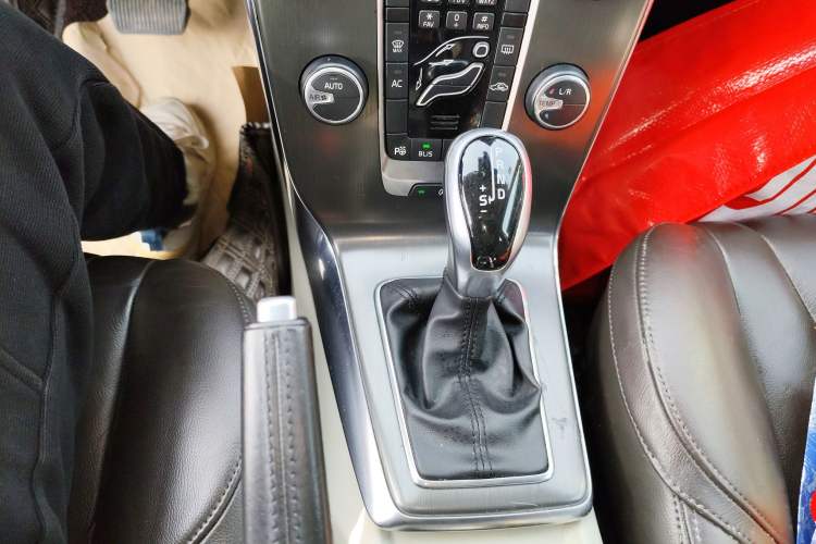 Used Volvo V40 2014 2.0T Zhiya Edition