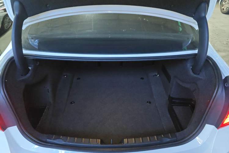 Used BMW 3 Series 2015 320Li Luxury Edition Fashion Model
