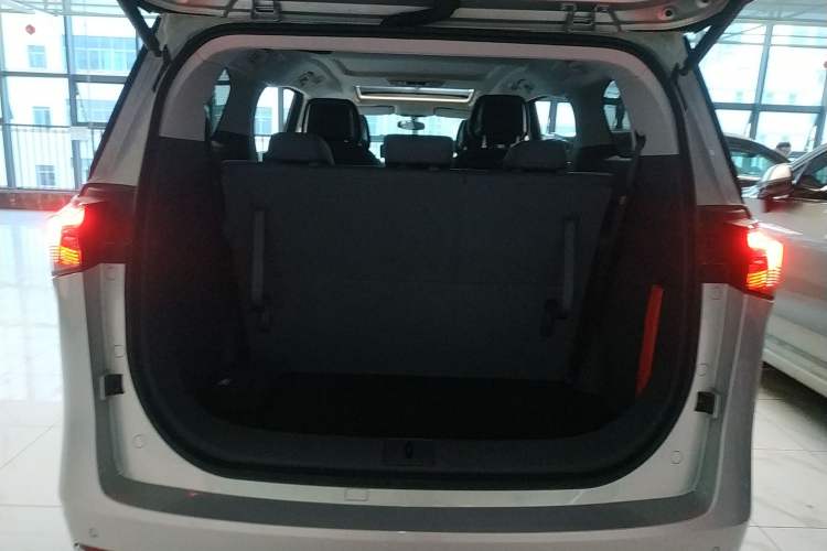 Used Buick GL8 New Energy 2025 Lushang First-Drive Edition 7-Seater
