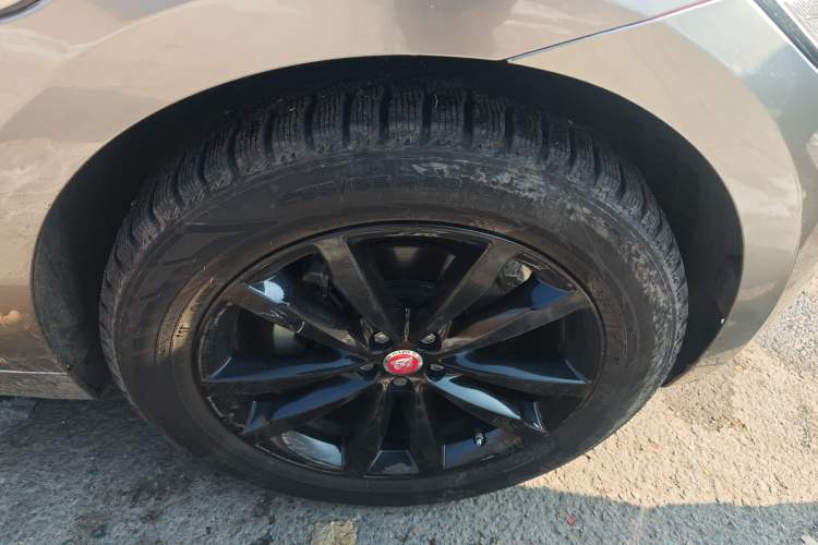 Used Jaguar F-PACE 2016 2.0T Two-Wheel-Drive R-Sport Sport Edition