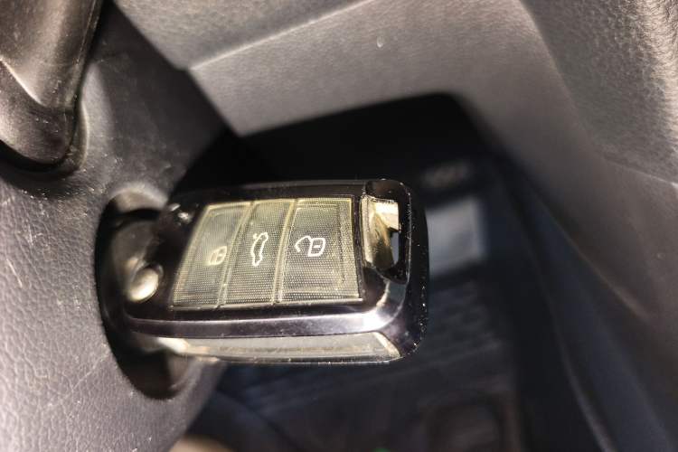 Used Volkswagen Golf 2017 1.6L Automatic Comfort Million-Vehicle Anniversary Edition
