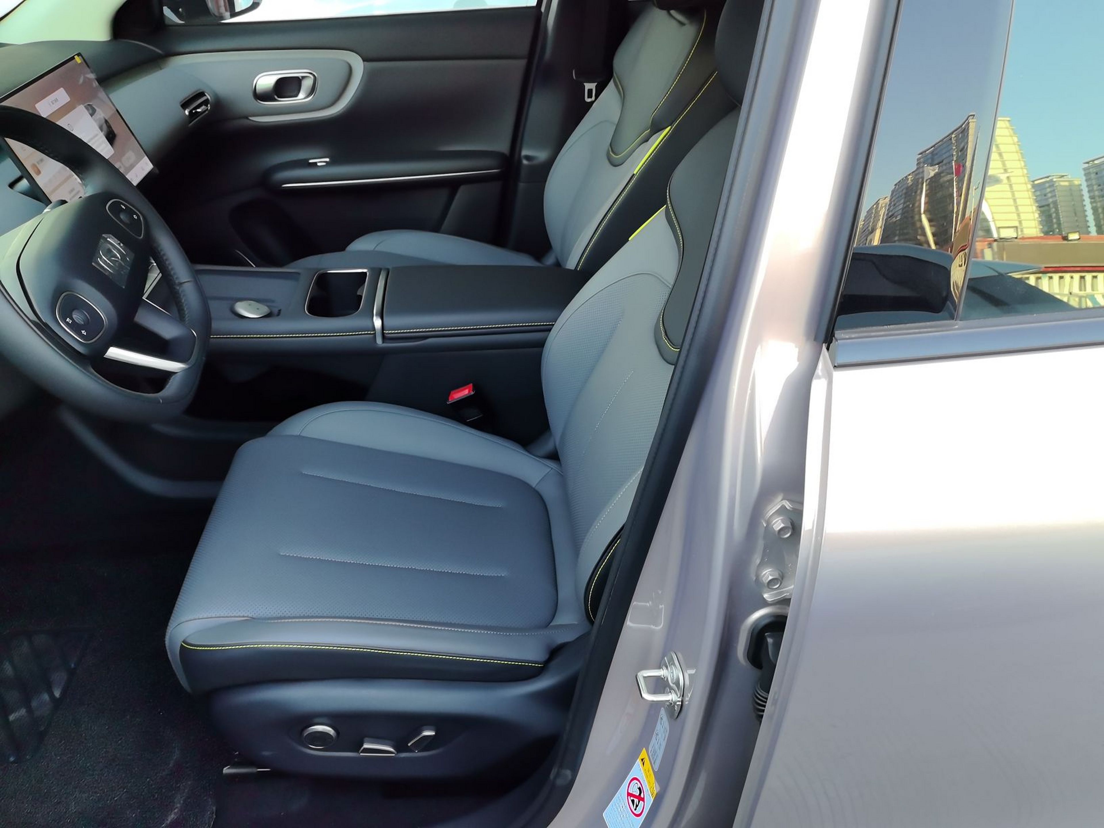 Переднее сиденье в автомобиле