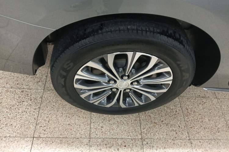 Used Buick GL8 2023 Facelifted Land Cruiser Executive Luxury Version
