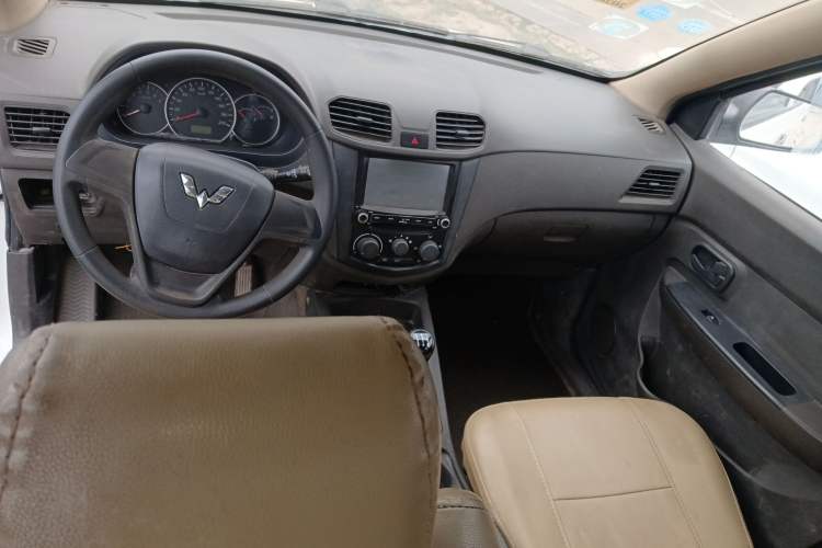 Used Wuling Hongguang 2014 1.5L Base Version
