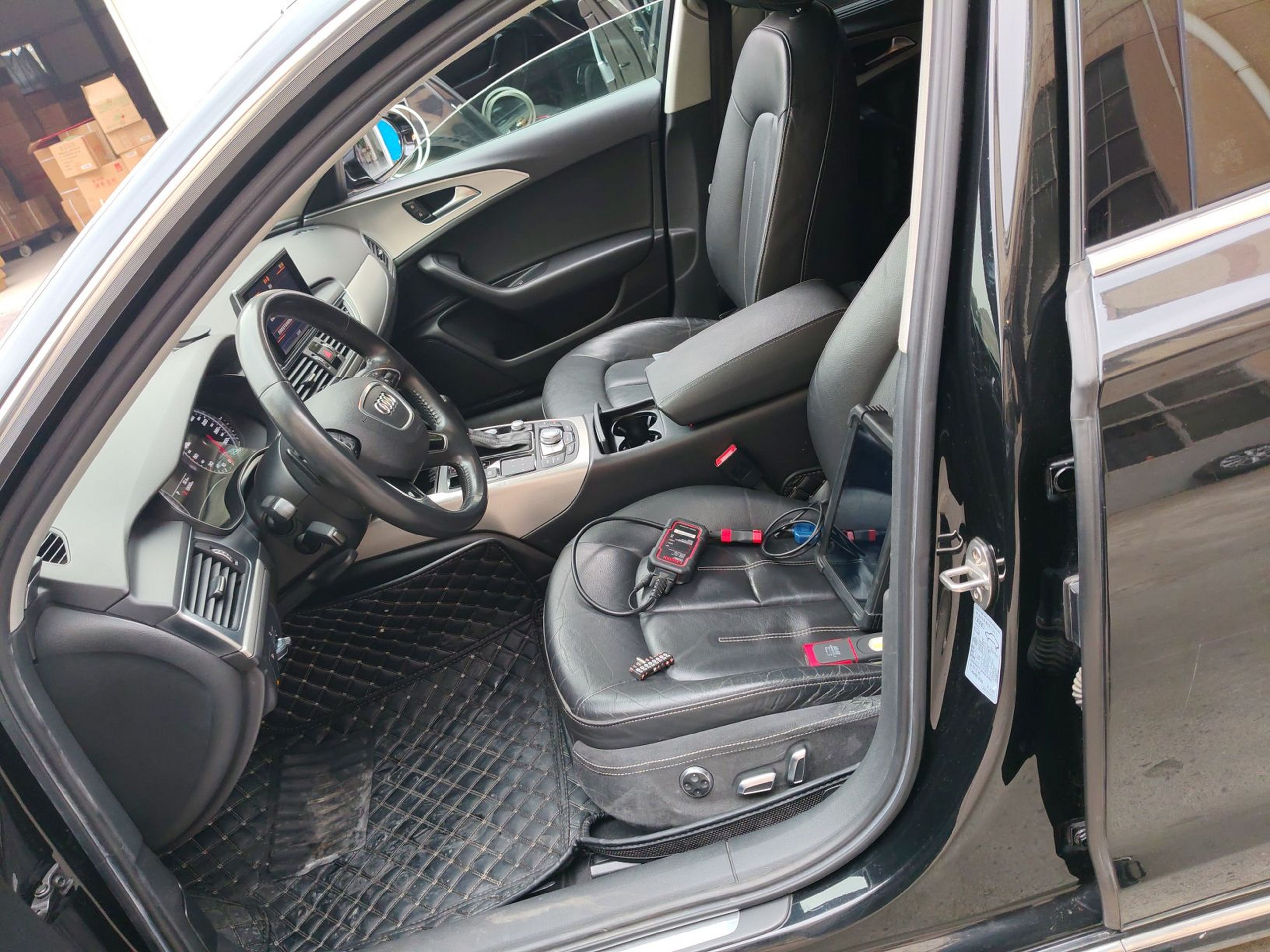 Переднее сиденье в автомобиле