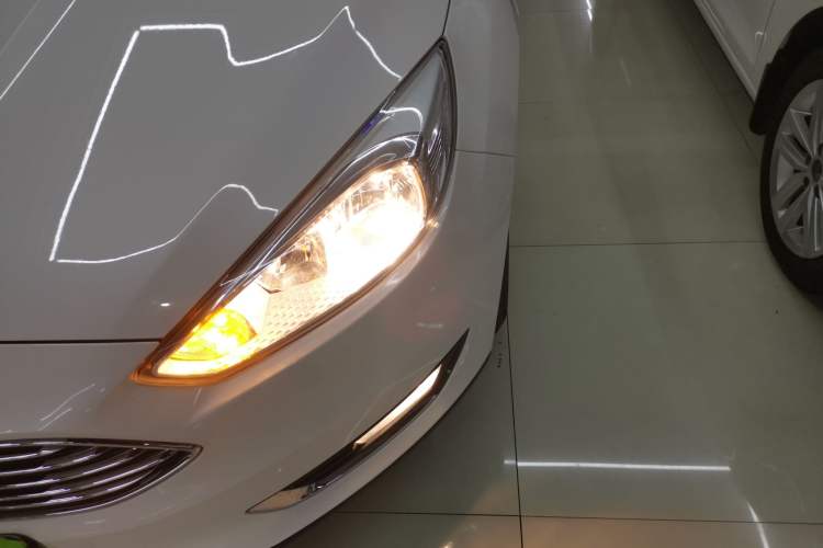 Used Ford Focus 2015 Sedan EcoBoost 125 Automatic Supreme Style Edition
