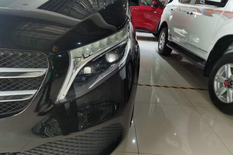 Used Mercedes-Benz V-Class 2021 V 260 Avantgarde Edition
