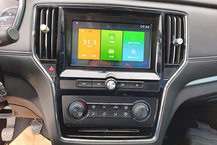 Used Roewe RX5 2018 20T Two-Wheel Drive Manual Flagship Edition
