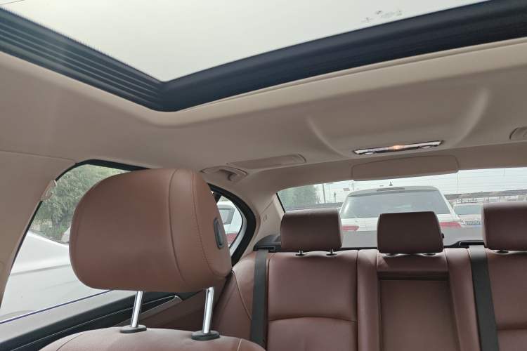 Used BMW 5 Series 2014 520Li Elegant Model
